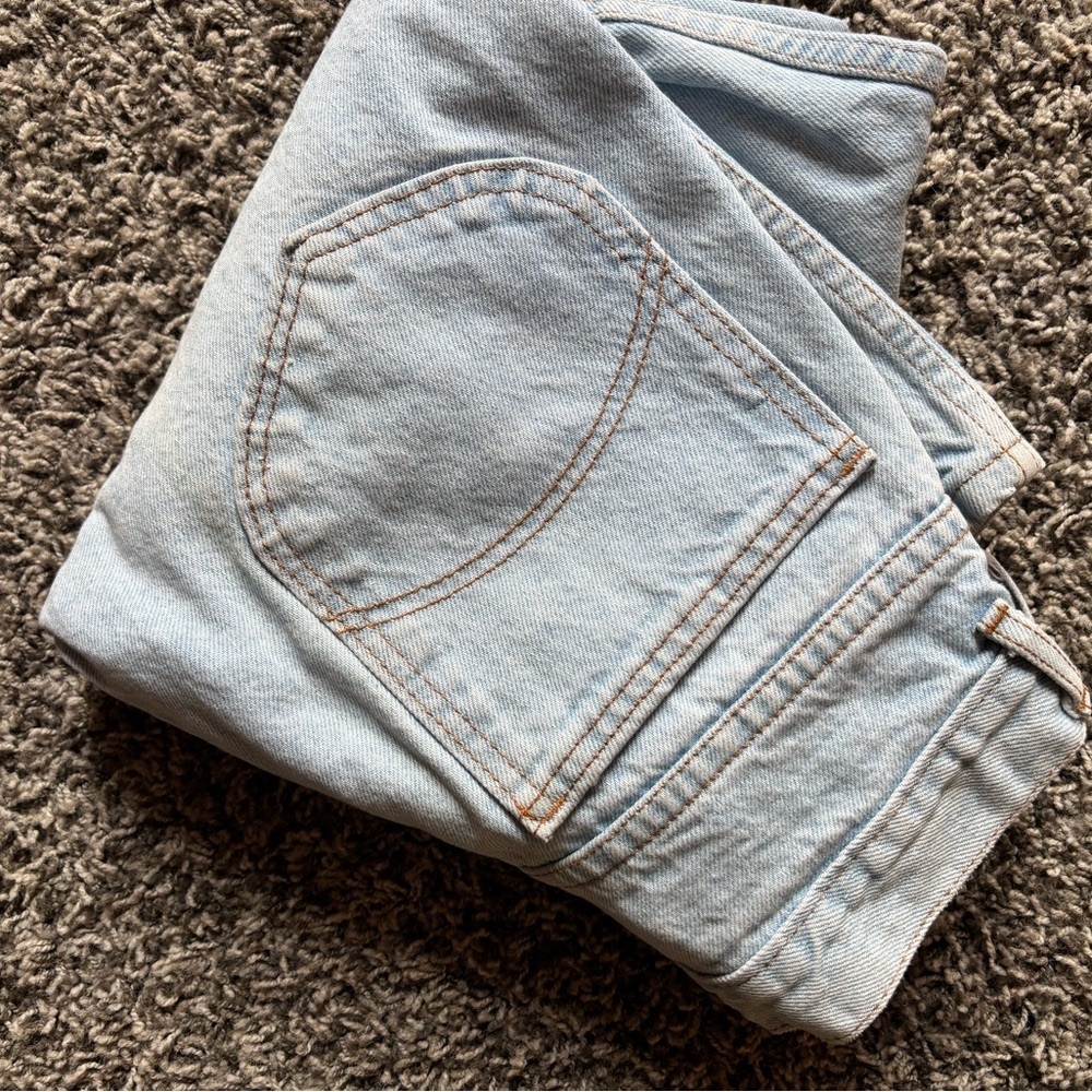 Women's High Rise Light Blue Jeans - Picture 7 of 7